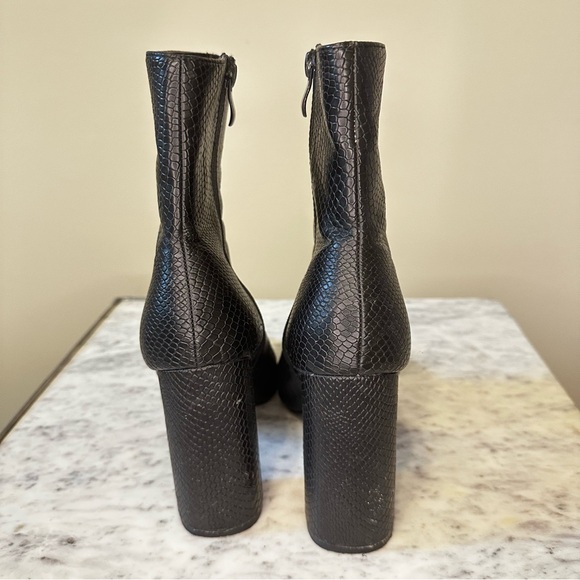 Boohoo Snakeprint Pointy Chunky Heel Booties - Picture 3 of 8